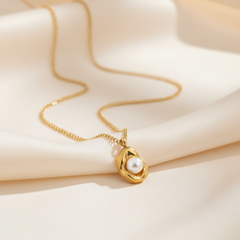 Half Shell Pearl Necklace 16" Gold