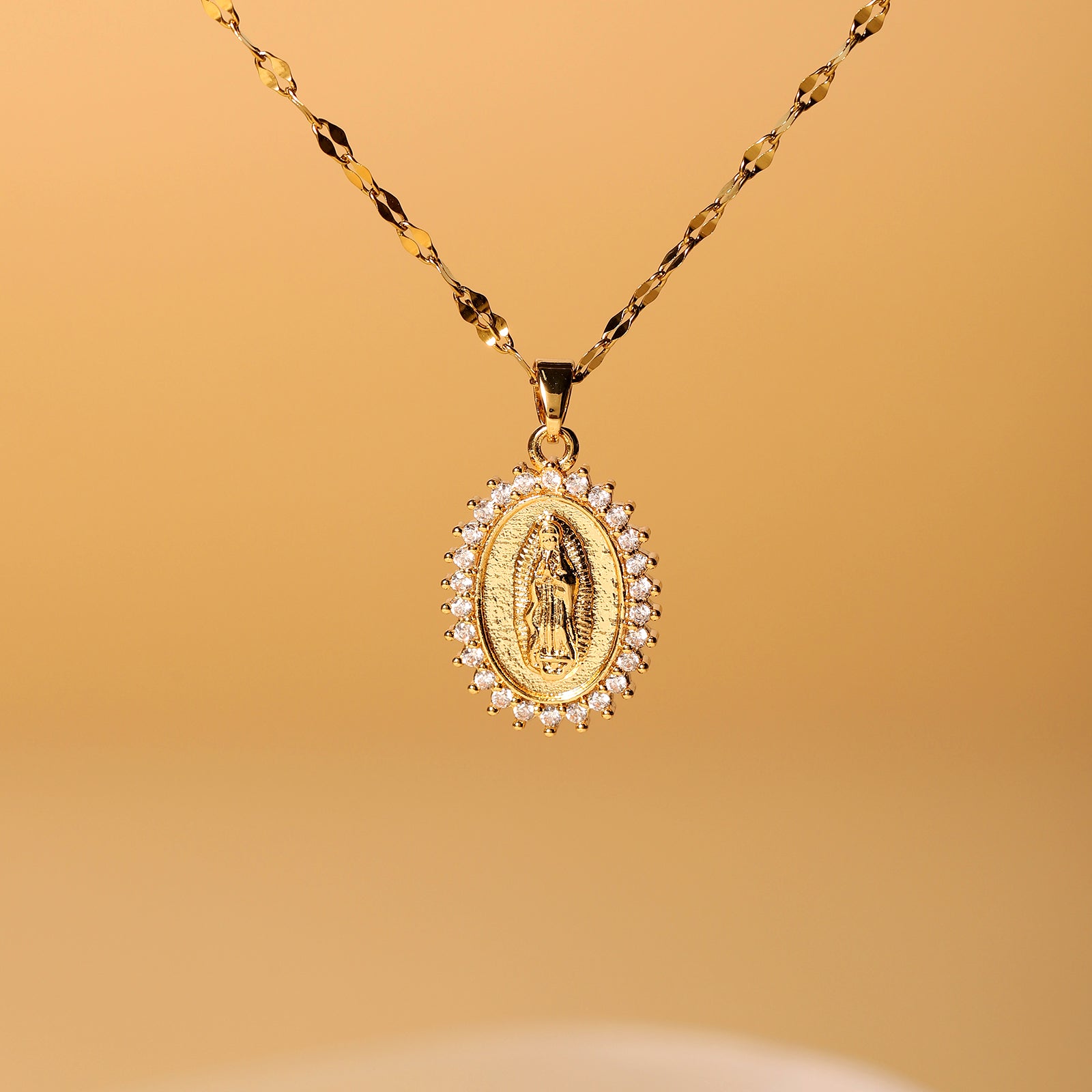 Oval Inlay 18k Gold-Plated Pendant Necklace 18"